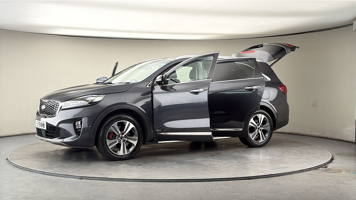 More views of Kia Sorento