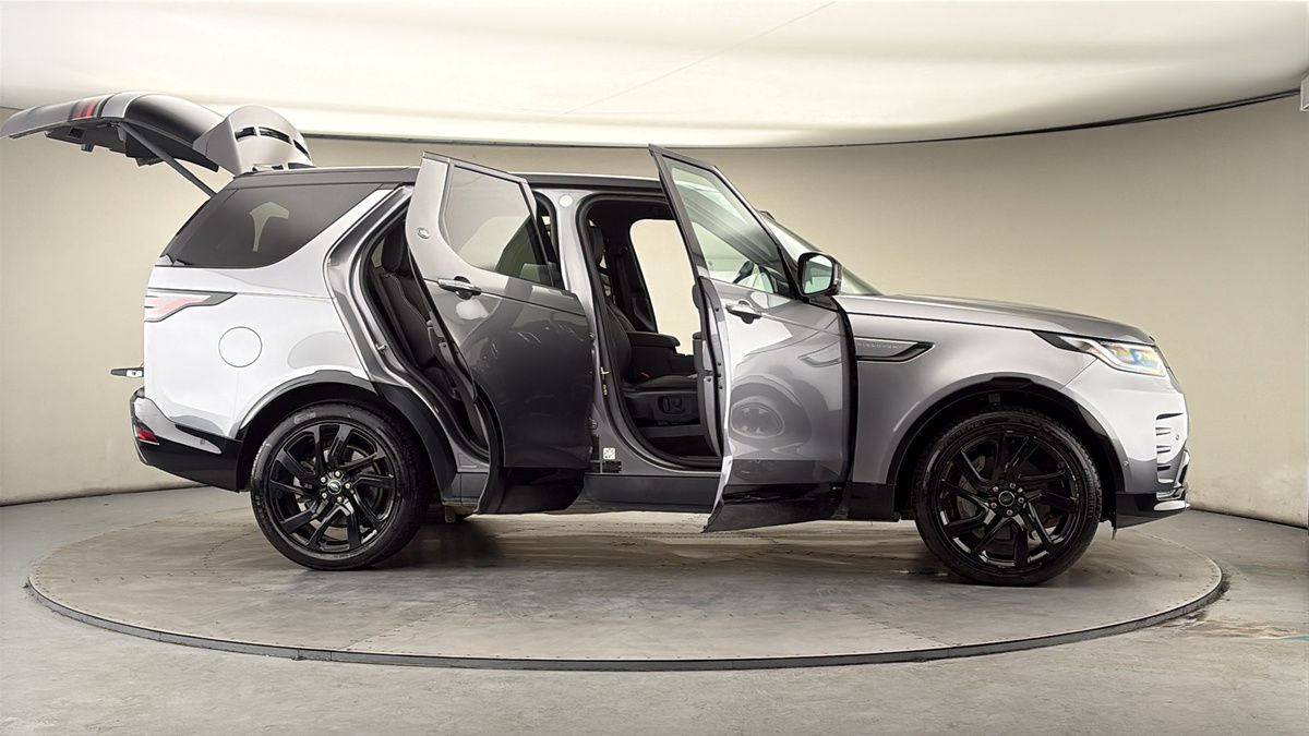 More views of Land Rover Discovery