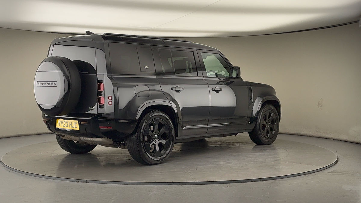 Land Rover Defender 110 Image 21