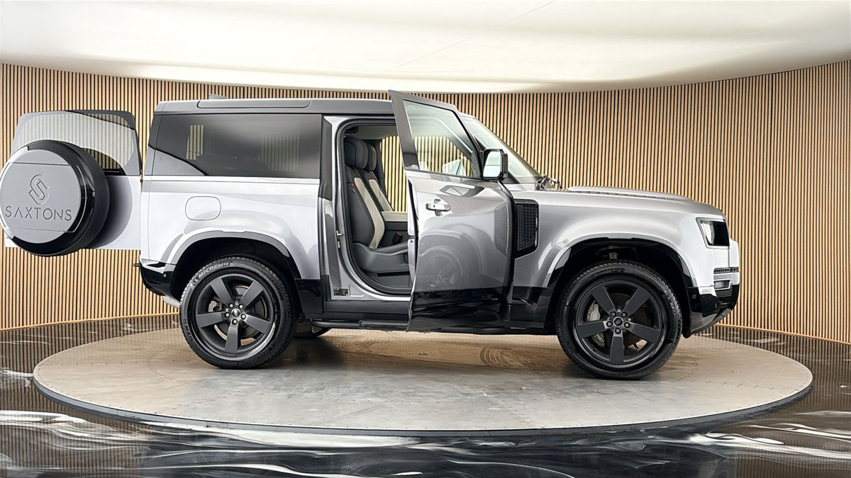 More views of Land Rover Defender 90