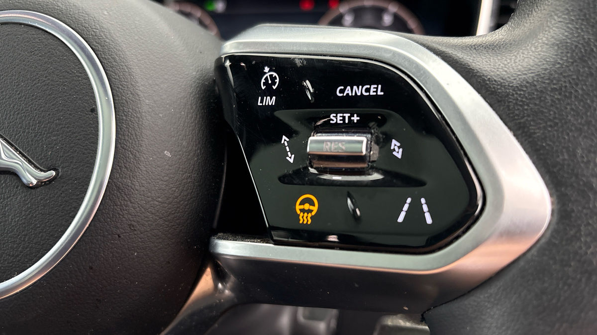 Jaguar F-PACE Image 26