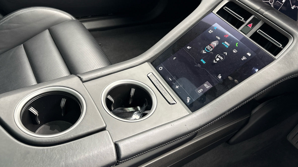 Porsche Taycan Image 19