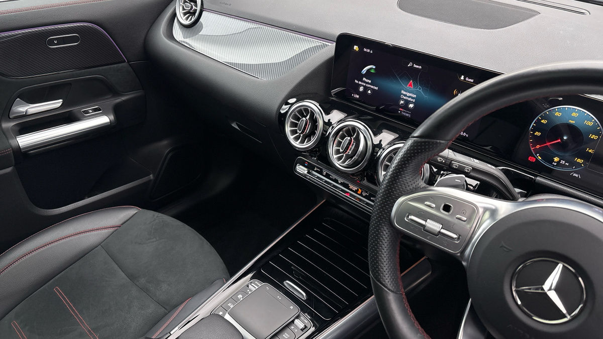 Mercedes-Benz GLA Image 18