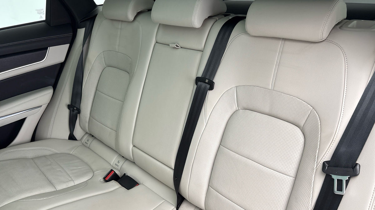 Jaguar F-PACE Image 8