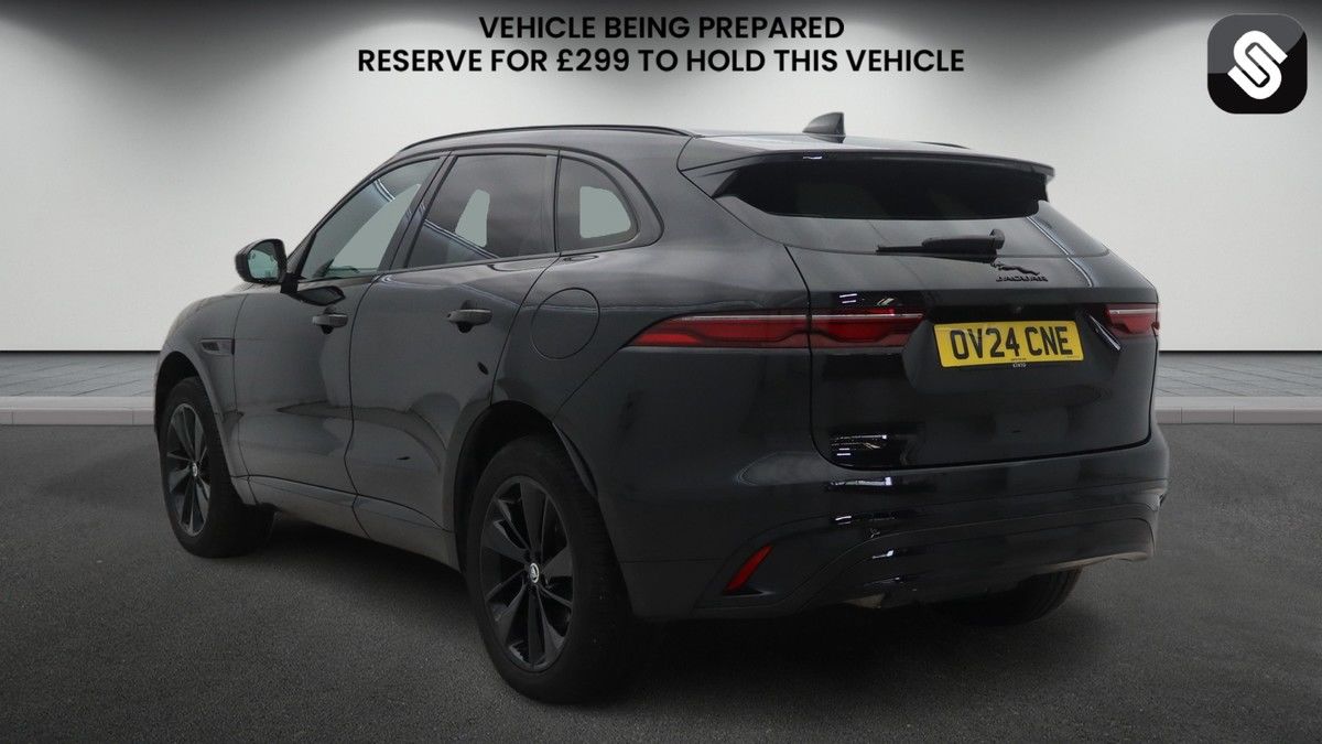 Jaguar F-PACE Image 3