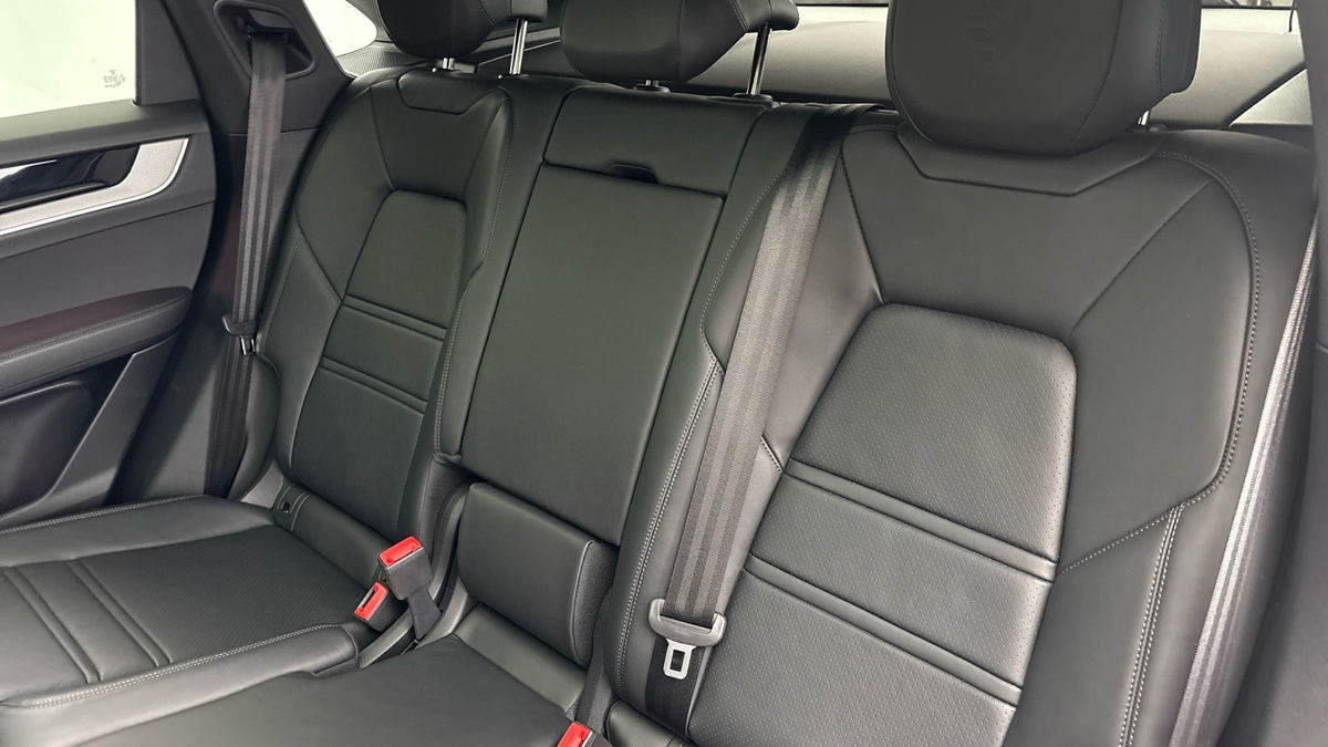 Porsche Cayenne Image 8