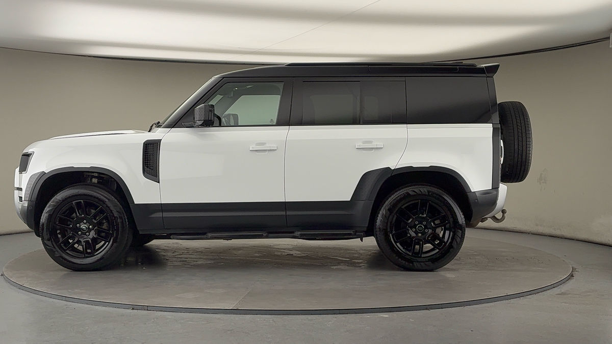 Land Rover Defender 110 Image 15