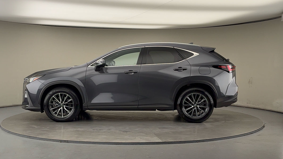 Lexus NX Image 15
