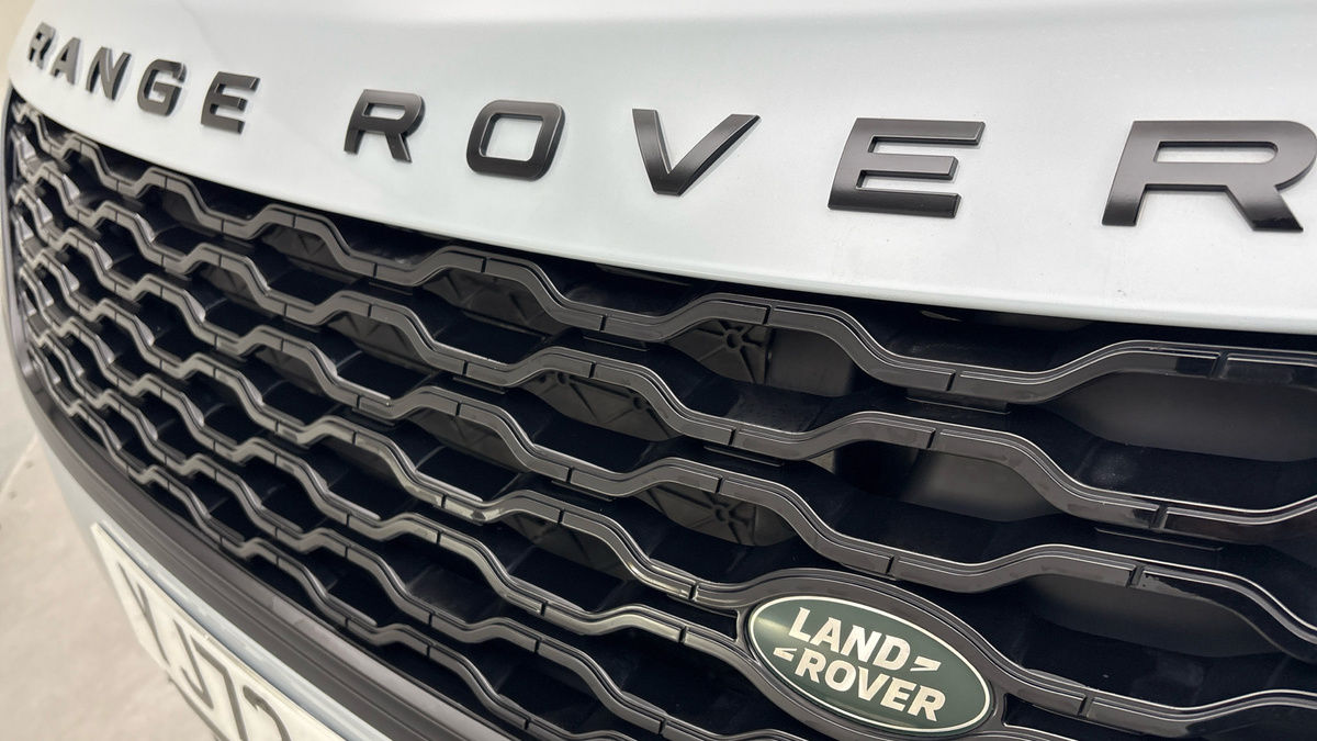 Land Rover Range Rover Velar Image 24