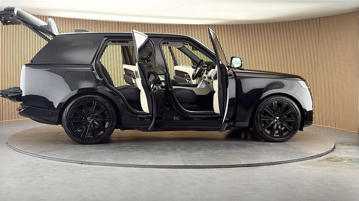 More views of Land Rover Range Rover