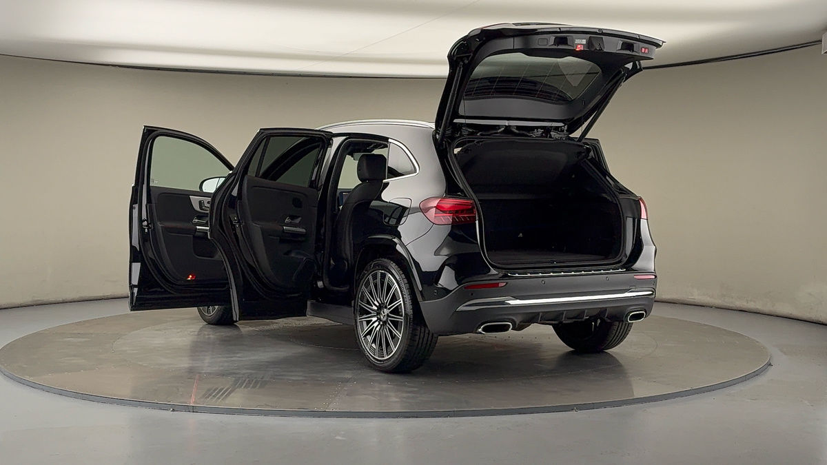 Mercedes-Benz GLA Image 23