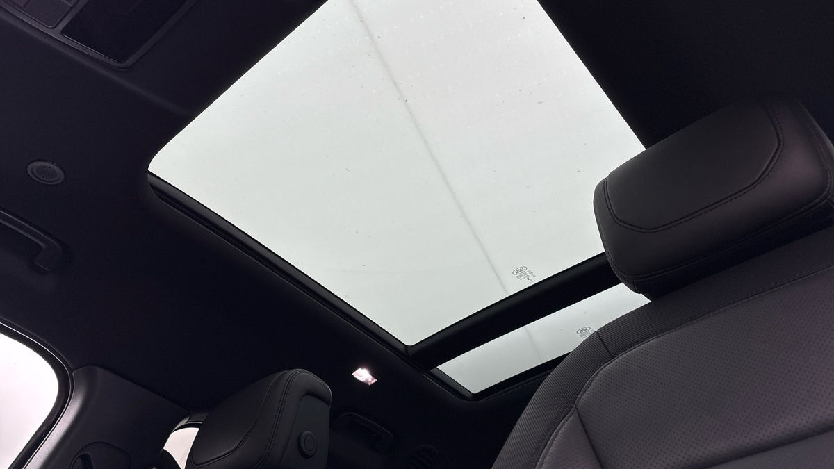 Land Rover Defender 130 Urban Image 6