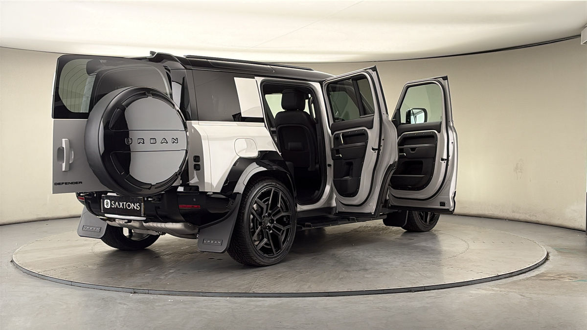 More views of Land Rover Defender 110