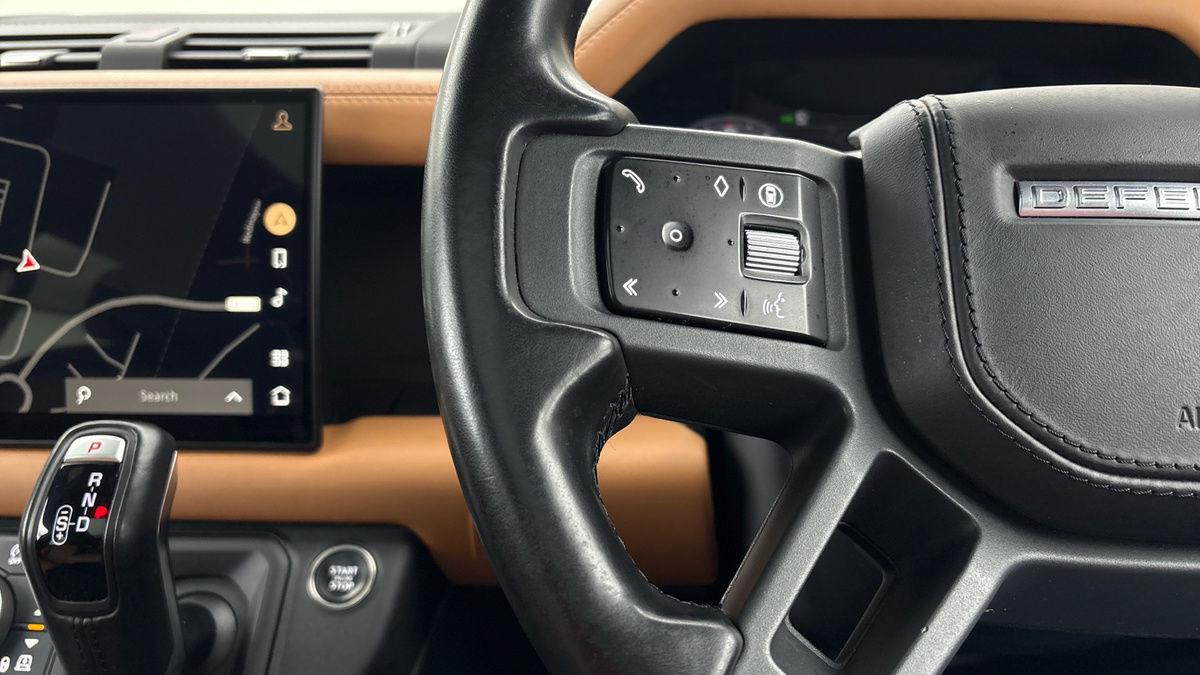 Land Rover Defender 130 Image 13