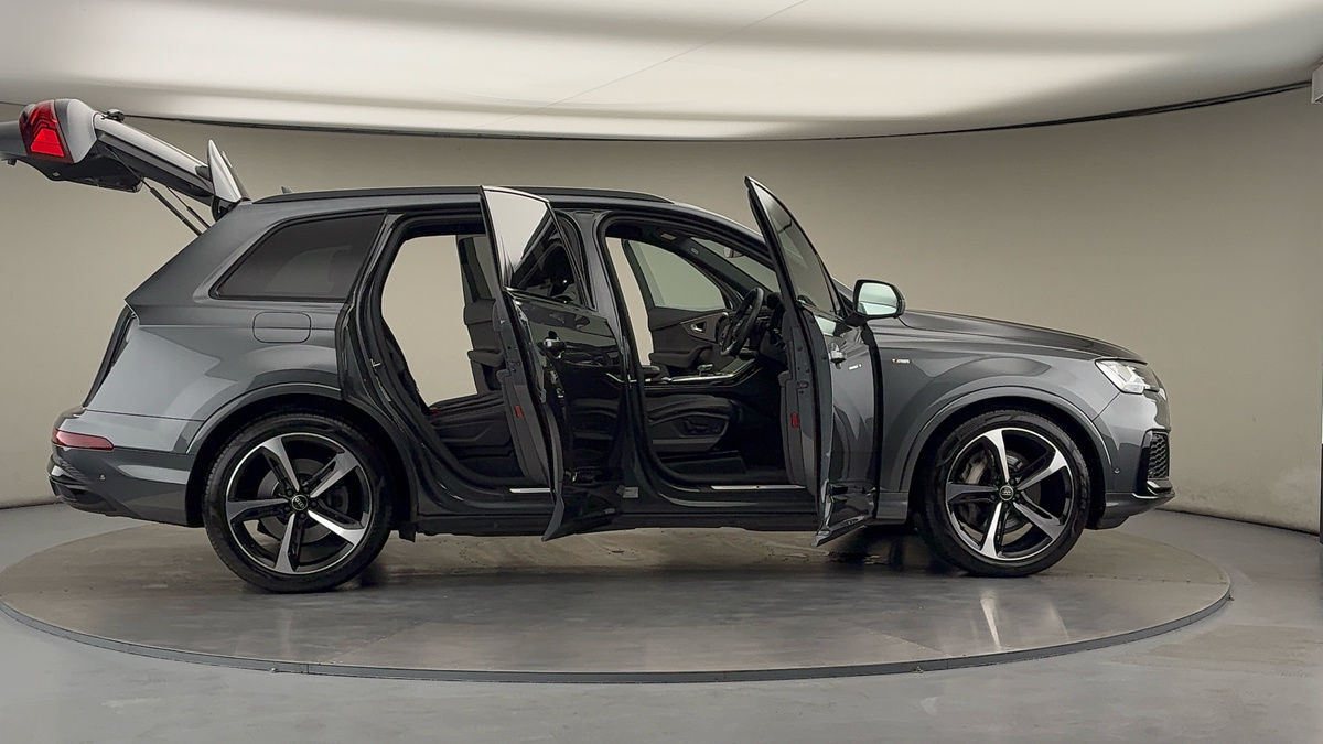 More views of Audi Q7