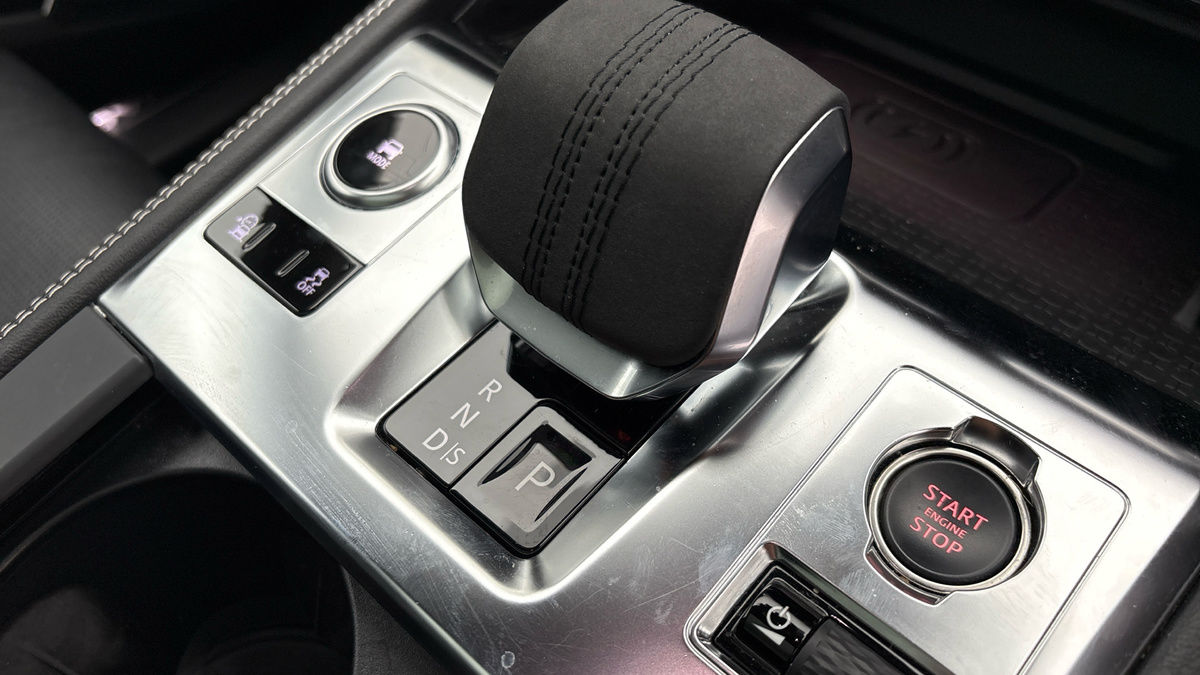 Jaguar F-PACE Image 28