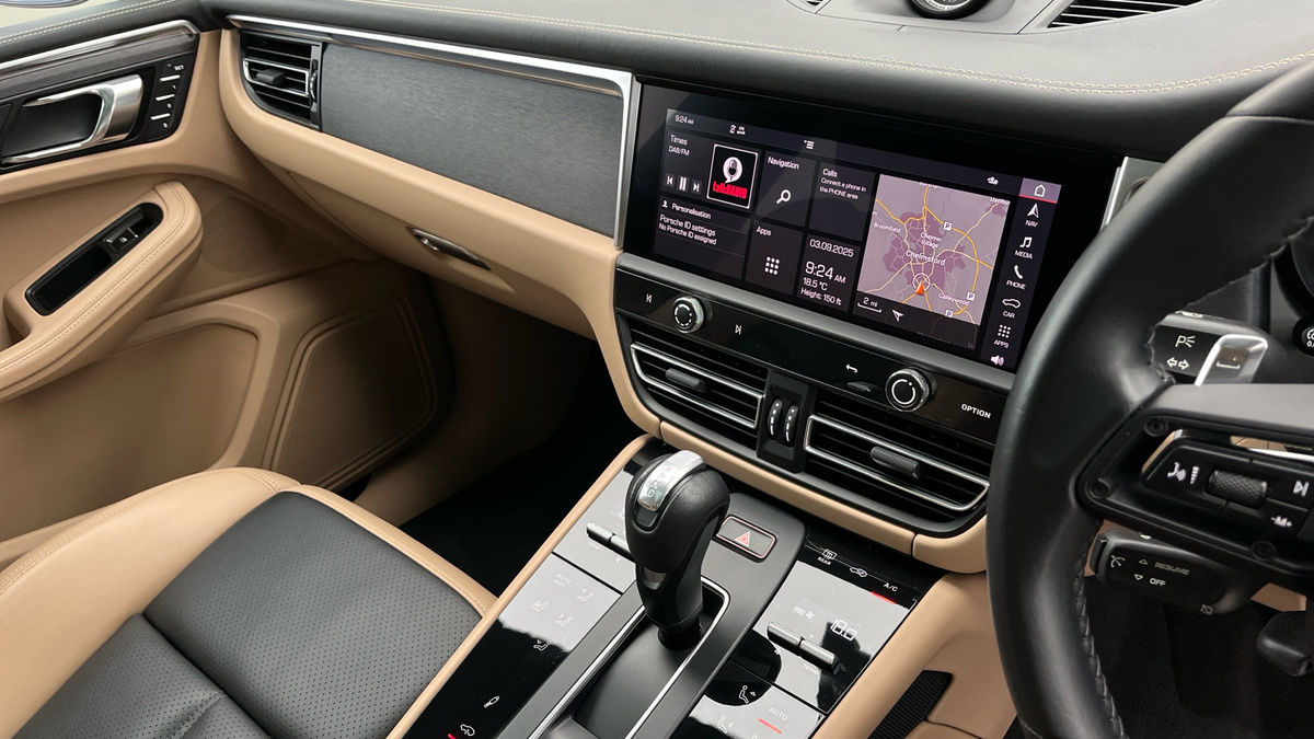 Porsche Macan Image 18