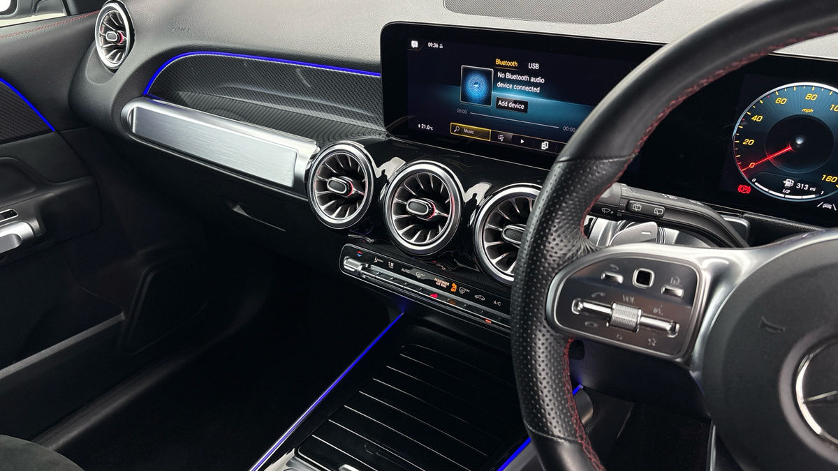 Mercedes-Benz GLB Image 18