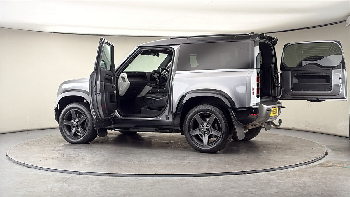 More views of Land Rover Defender 90