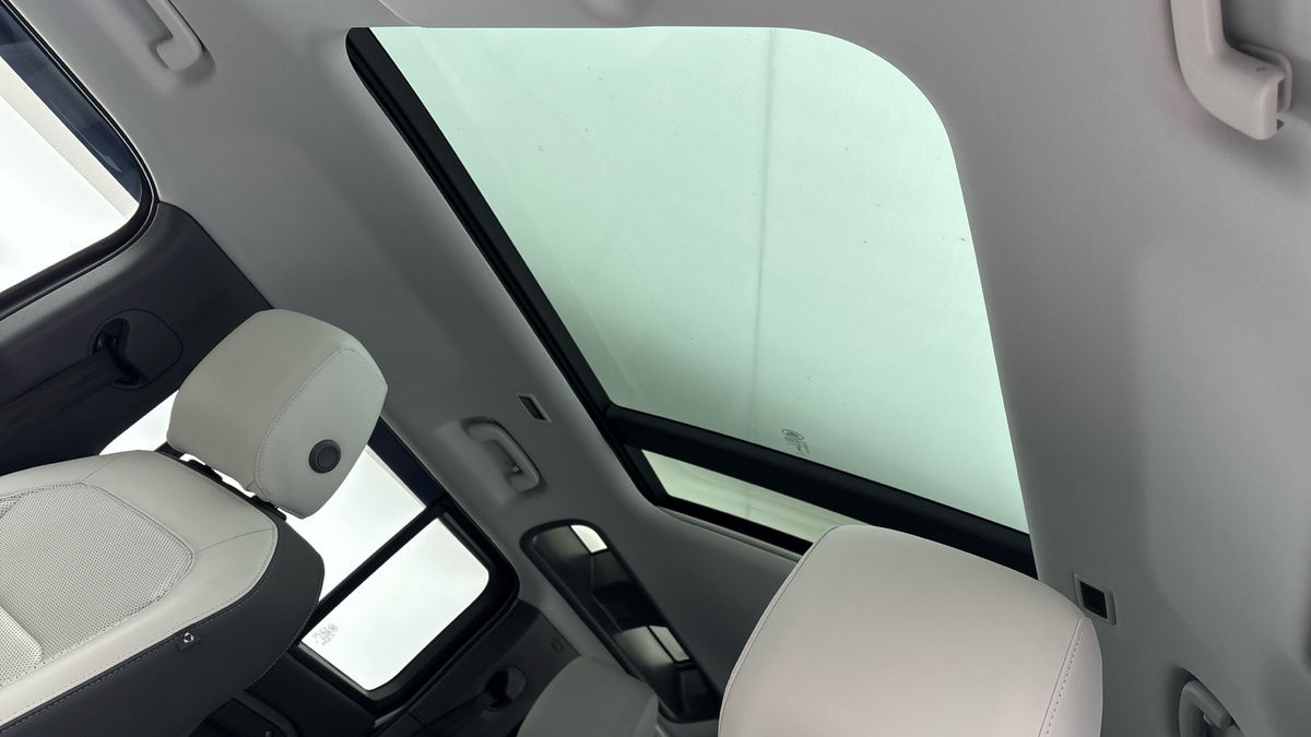 Land Rover Defender 110 Urban Image 18