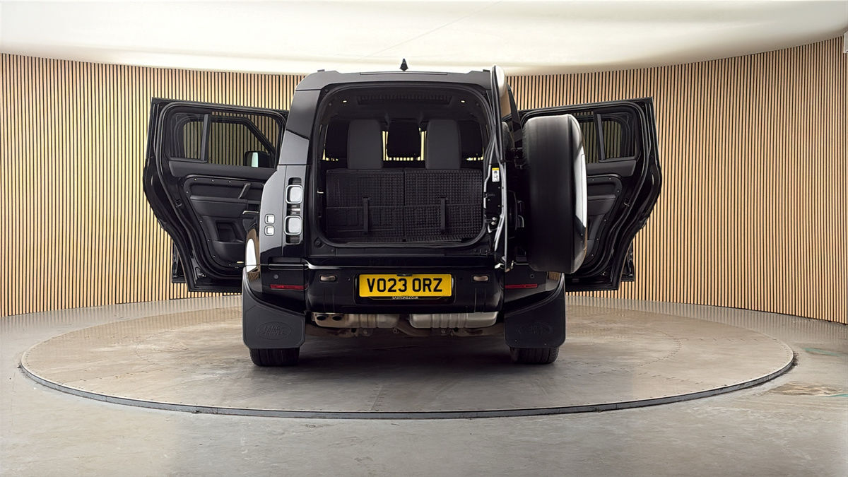 More views of Land Rover Defender 110