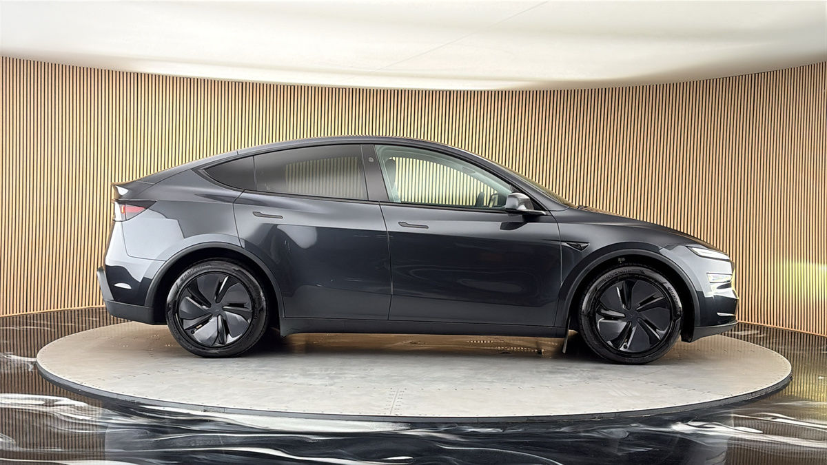 Tesla Model Y Image 16