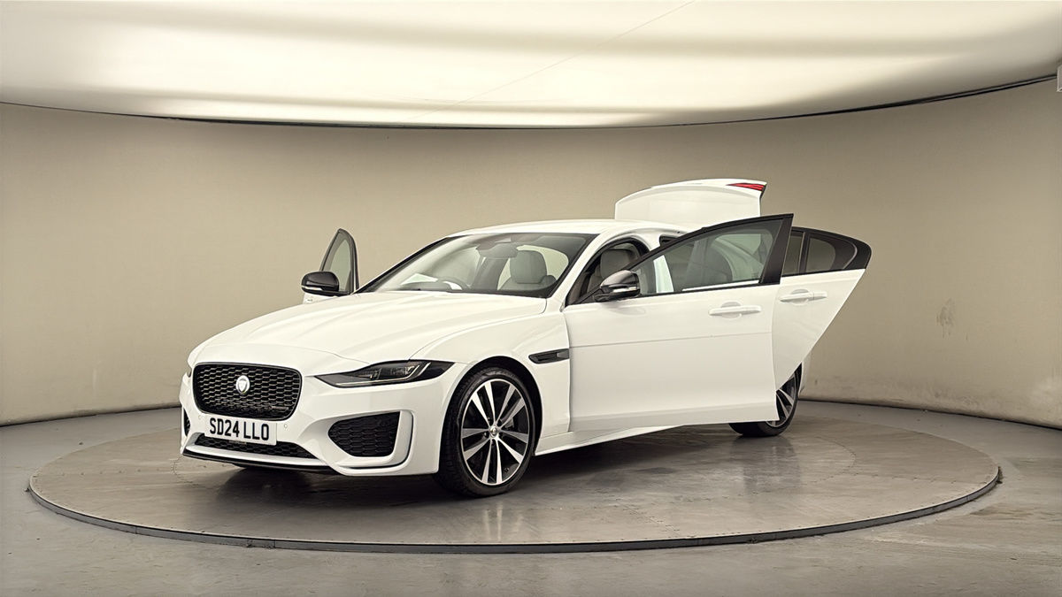 Jaguar XE Image 22