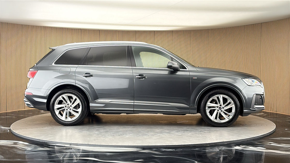 More views of Audi Q7