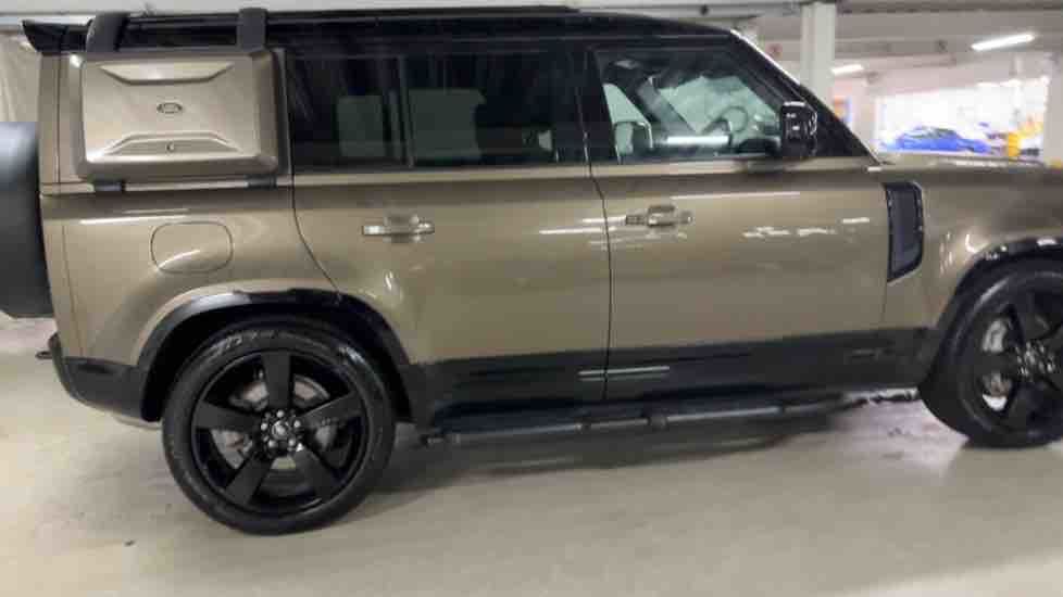 More views of Land Rover Defender 110