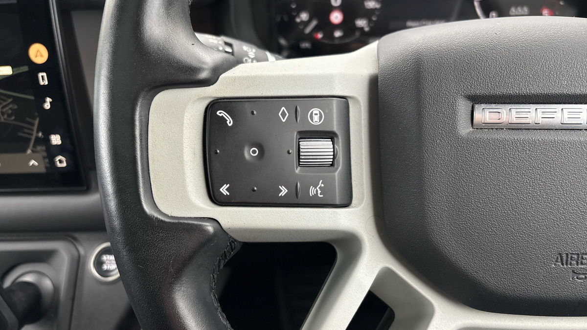 Land Rover Defender 110 Image 13