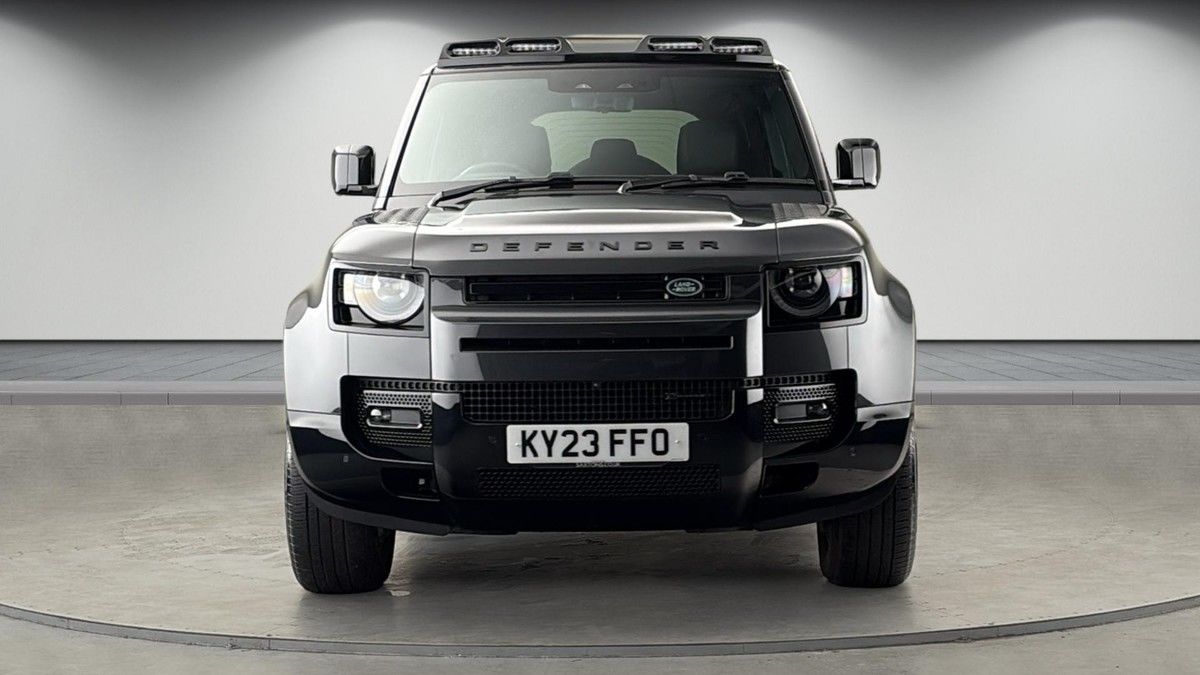 Land Rover Defender 110 Image 3