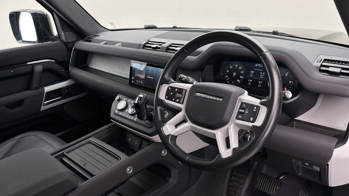 Land Rover Defender 110 Image 5