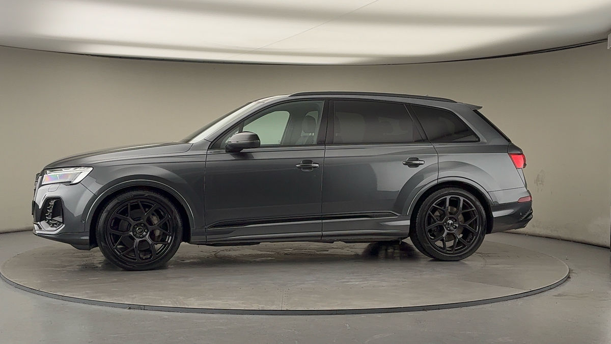 More views of Audi Q7