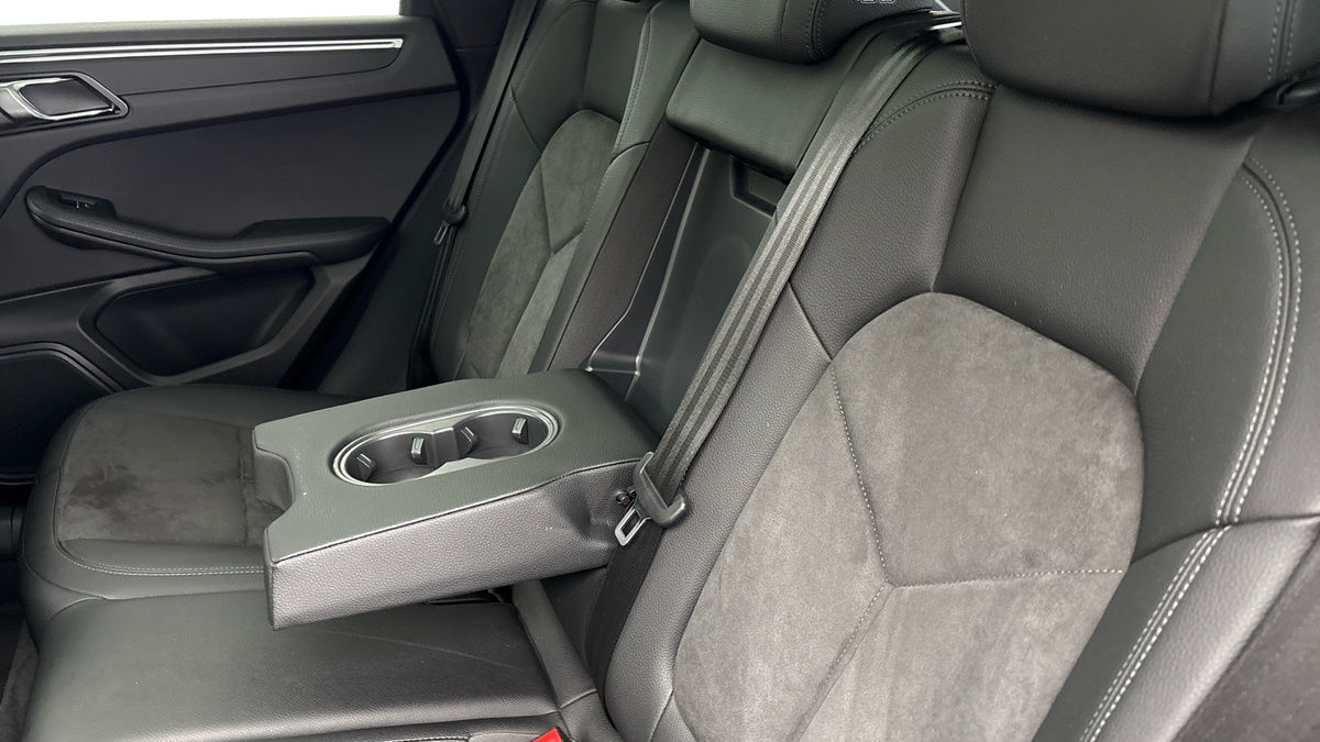 Porsche Macan Image 9