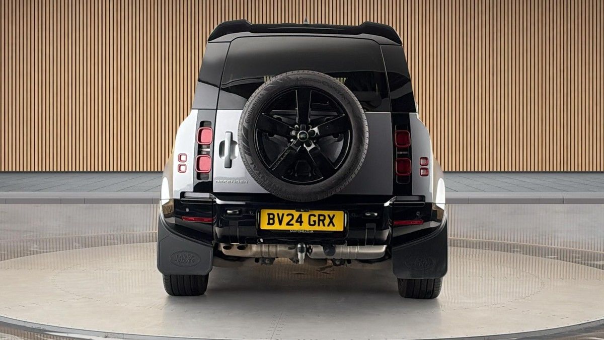 Land Rover Defender 110 Image 4