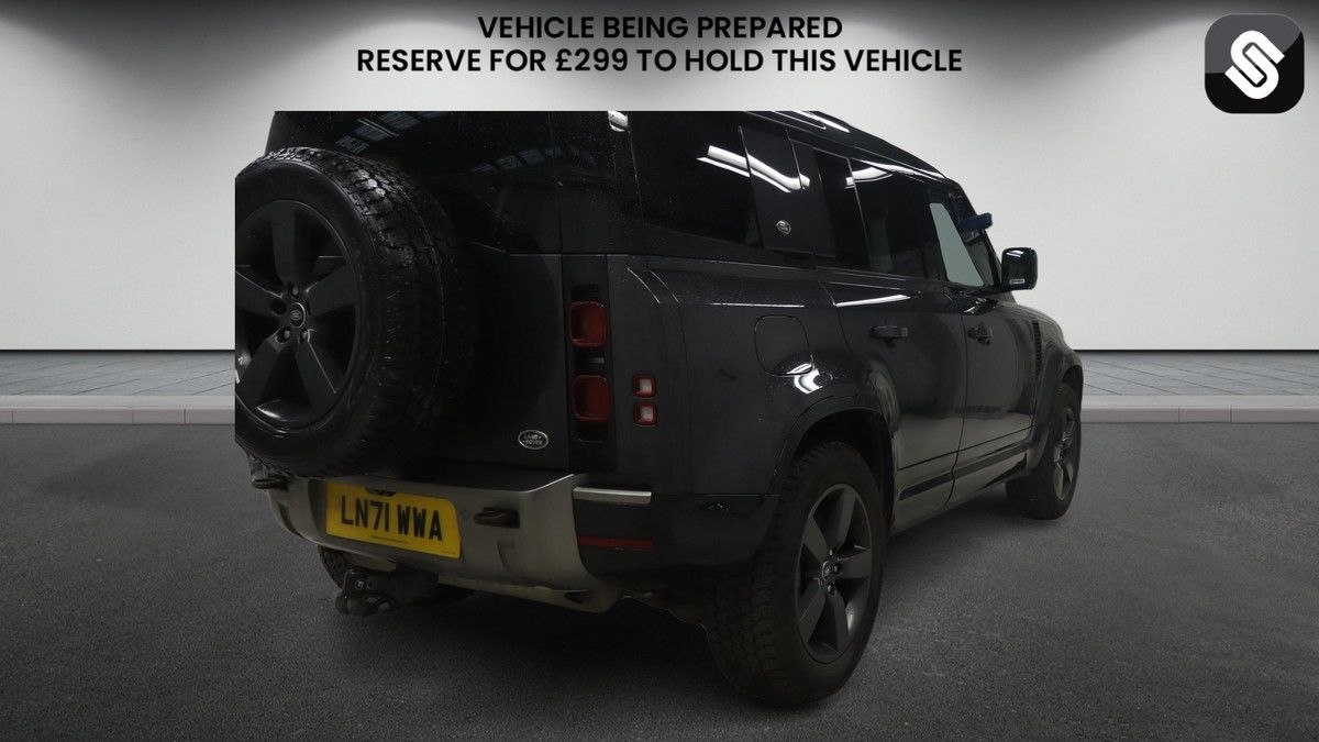 Land Rover Defender 110 Image 4