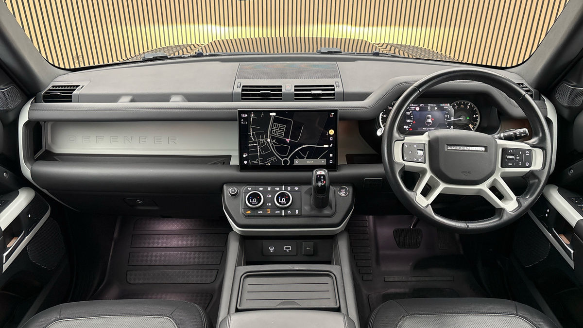 Land Rover Defender 110 Image 12
