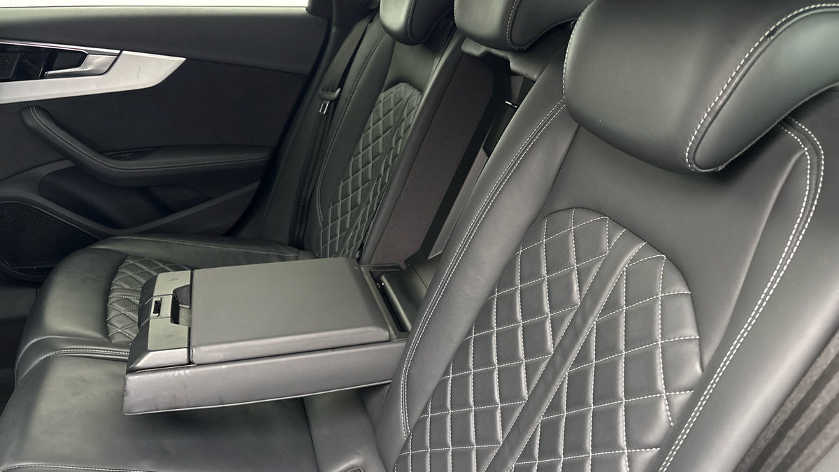 Audi S4 Avant Image 9