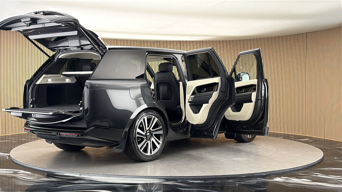 More views of Land Rover Range Rover