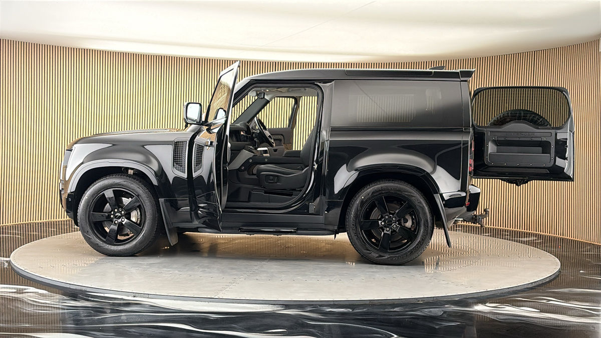 More views of Land Rover Defender 90