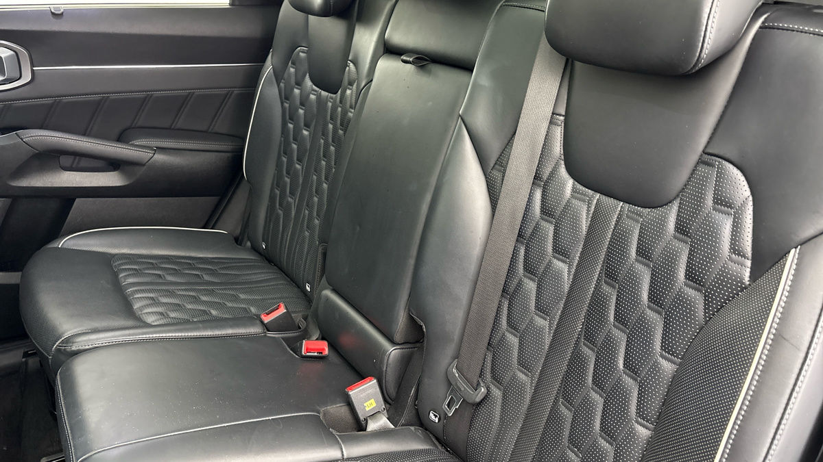 Kia Sorento Image 8