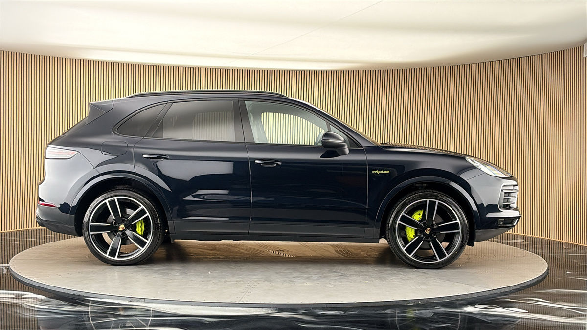 Porsche Cayenne Image 16
