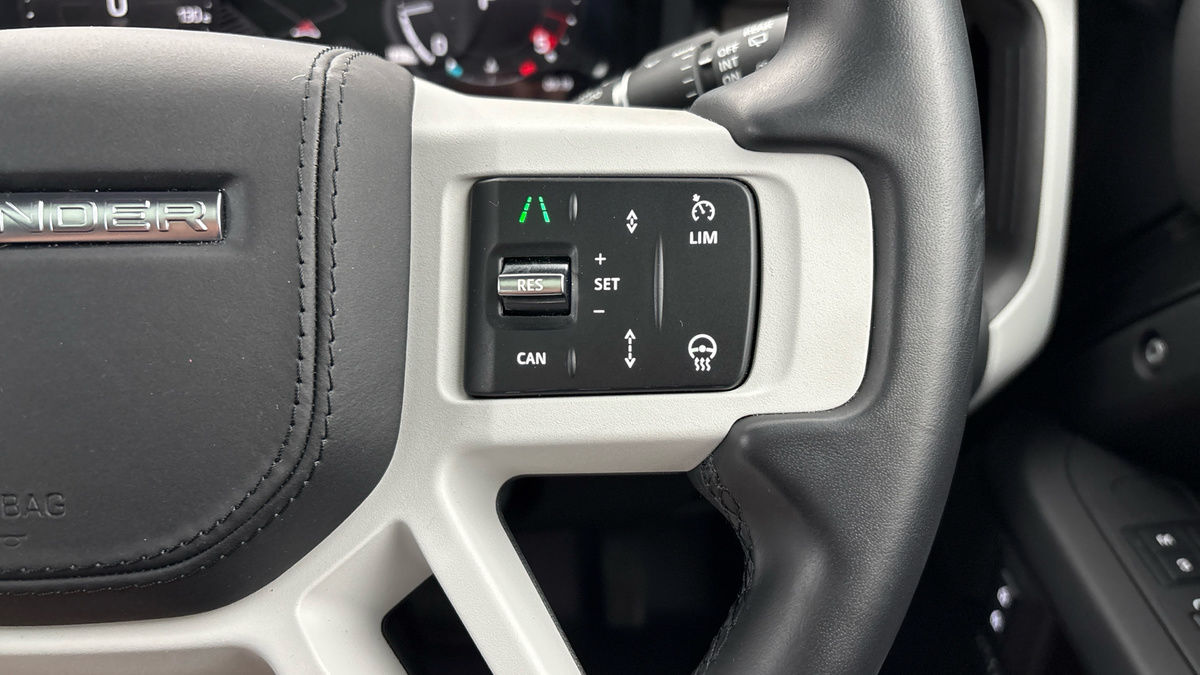 Land Rover Defender 130 Image 14