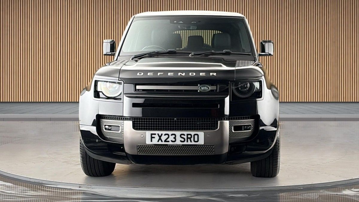 Land Rover Defender 130 Image 3
