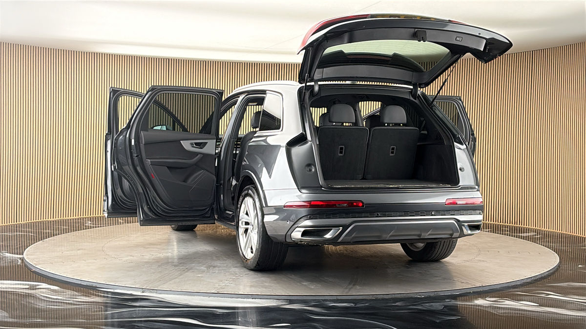 More views of Audi Q7