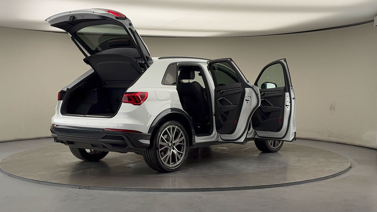 More views of Audi Q3