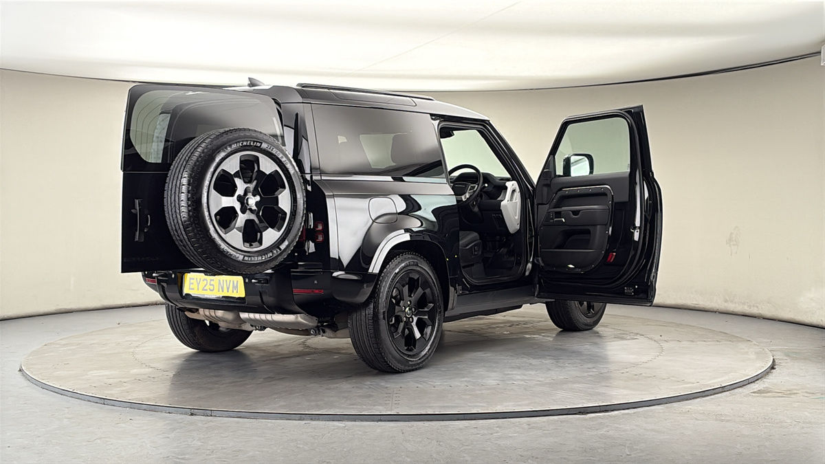 More views of Land Rover Defender 90