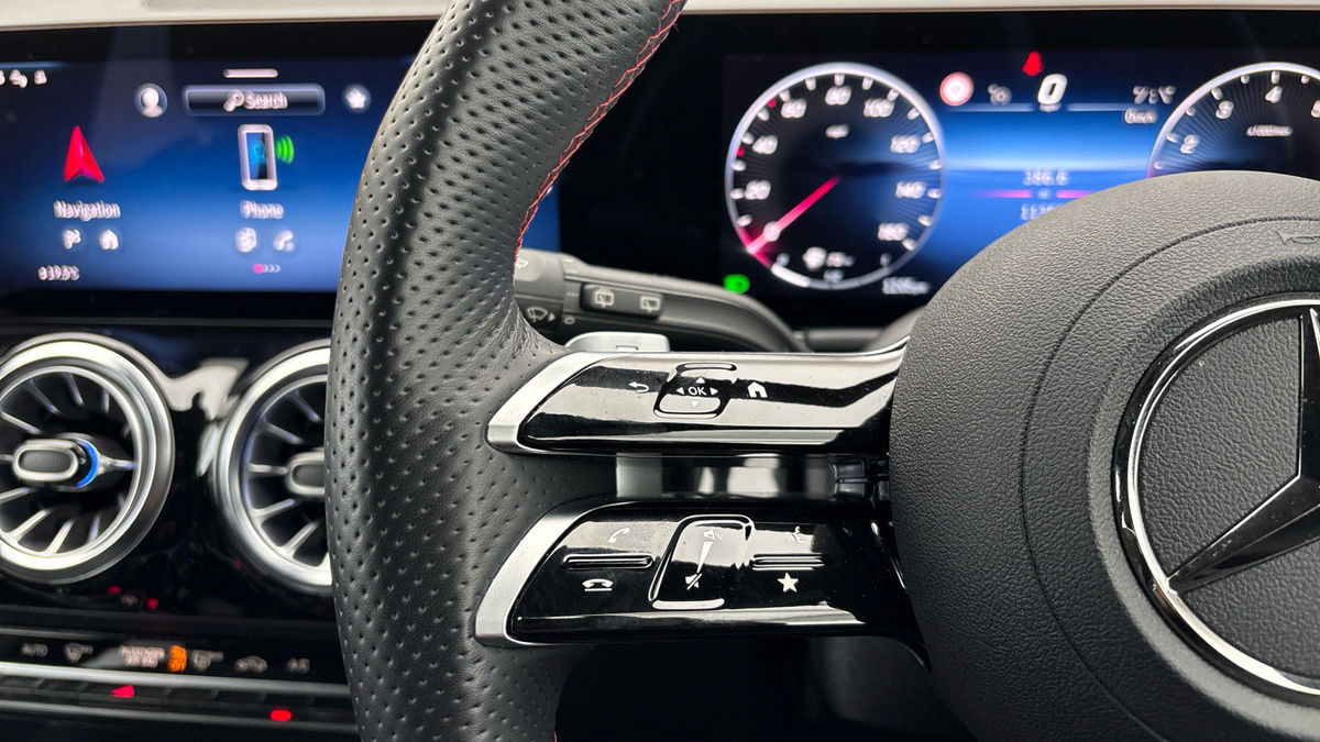 Mercedes-Benz GLA Image 13