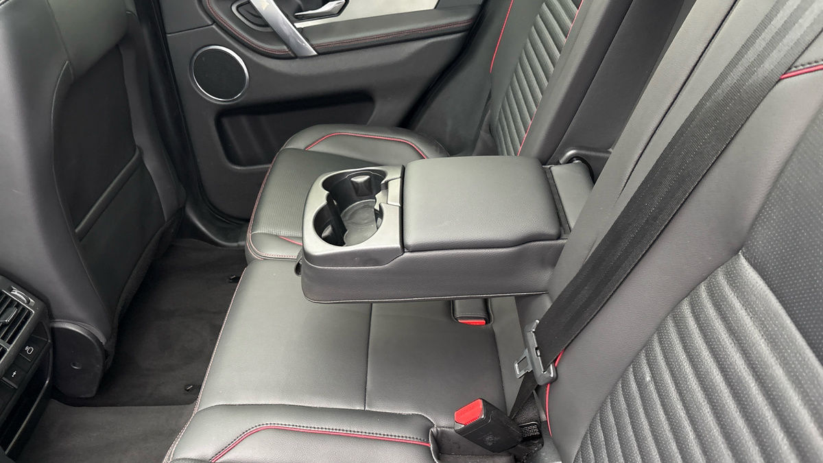 Land Rover Discovery Sport Image 9