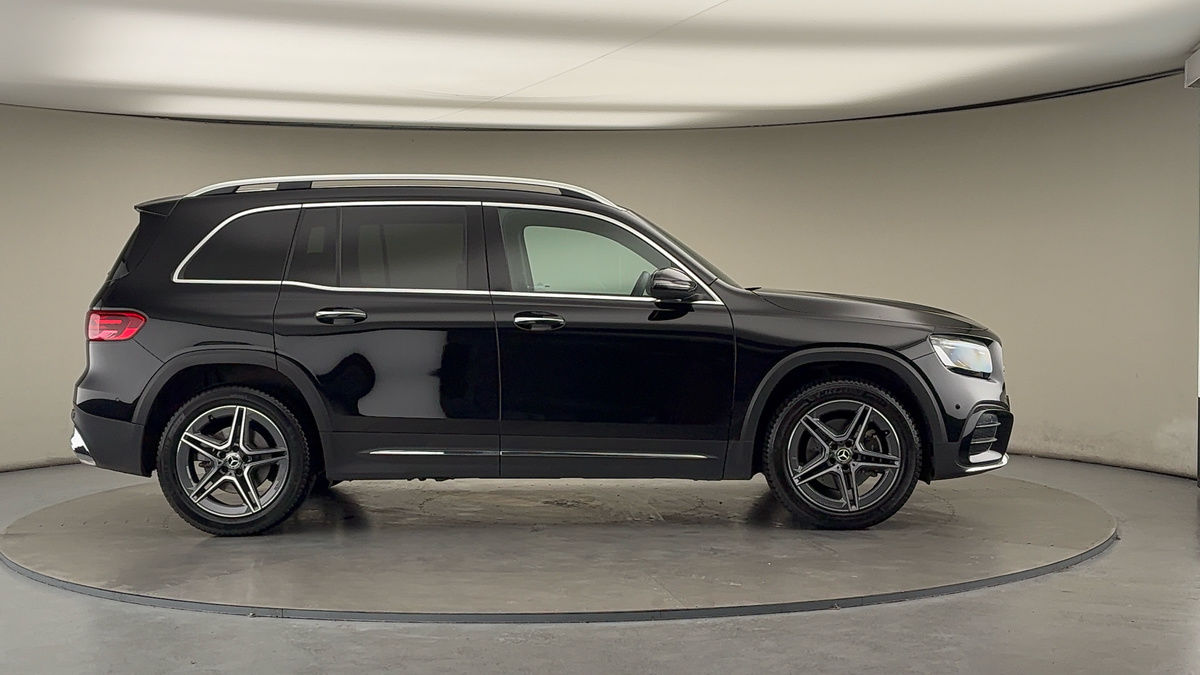 Mercedes-Benz GLB Image 16